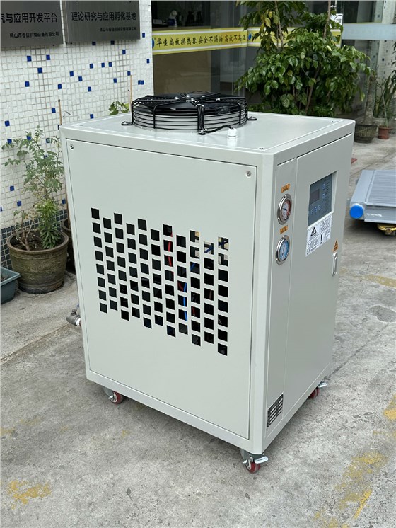 冷水机打包发货