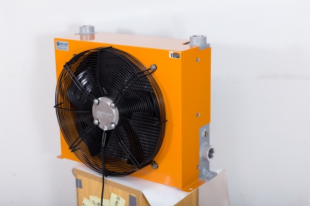 压缩机RH系列大流量<font color='red'>风冷散热器</font>