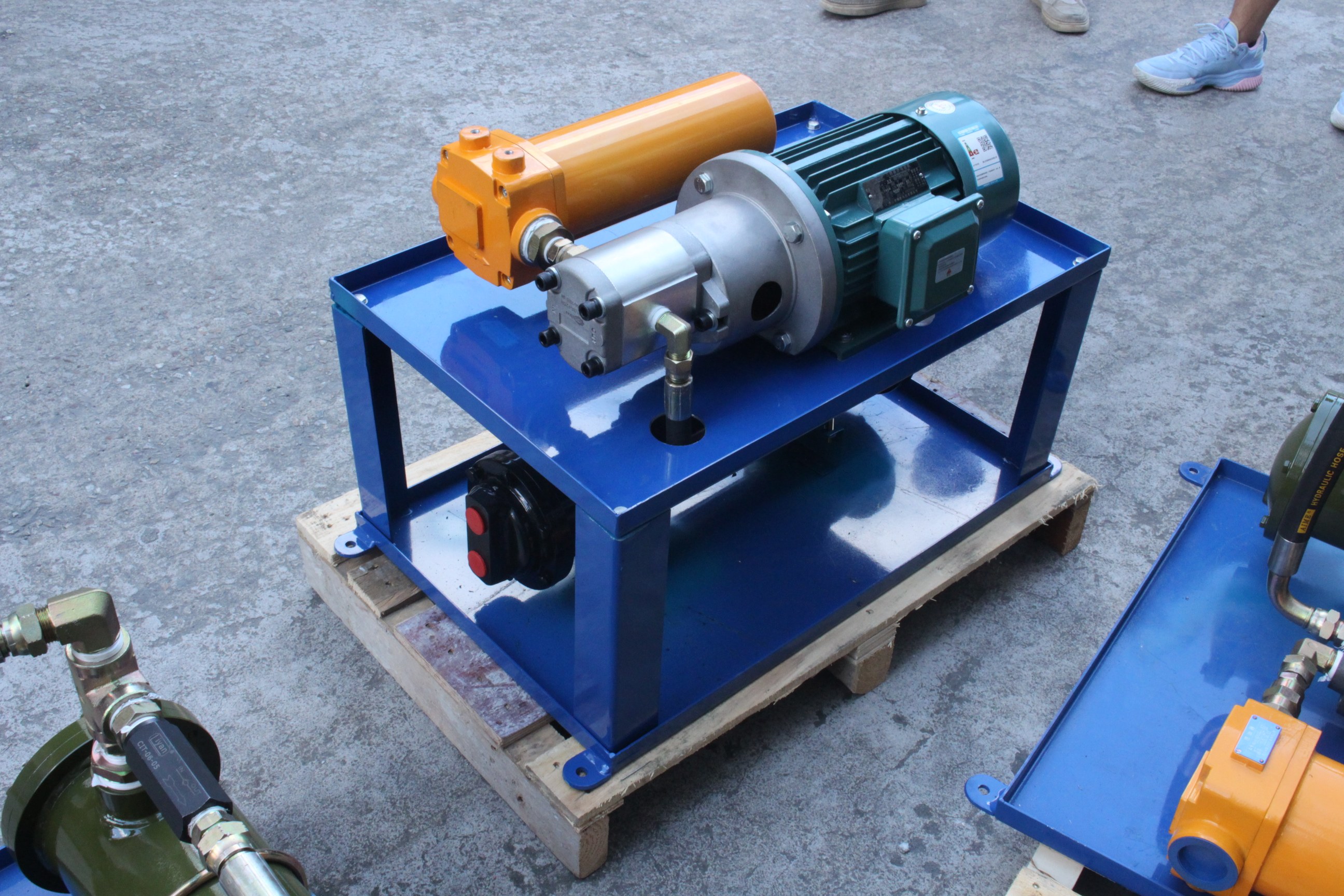 <font color='red'>注塑机油冷却器</font>如何解决油温过高？