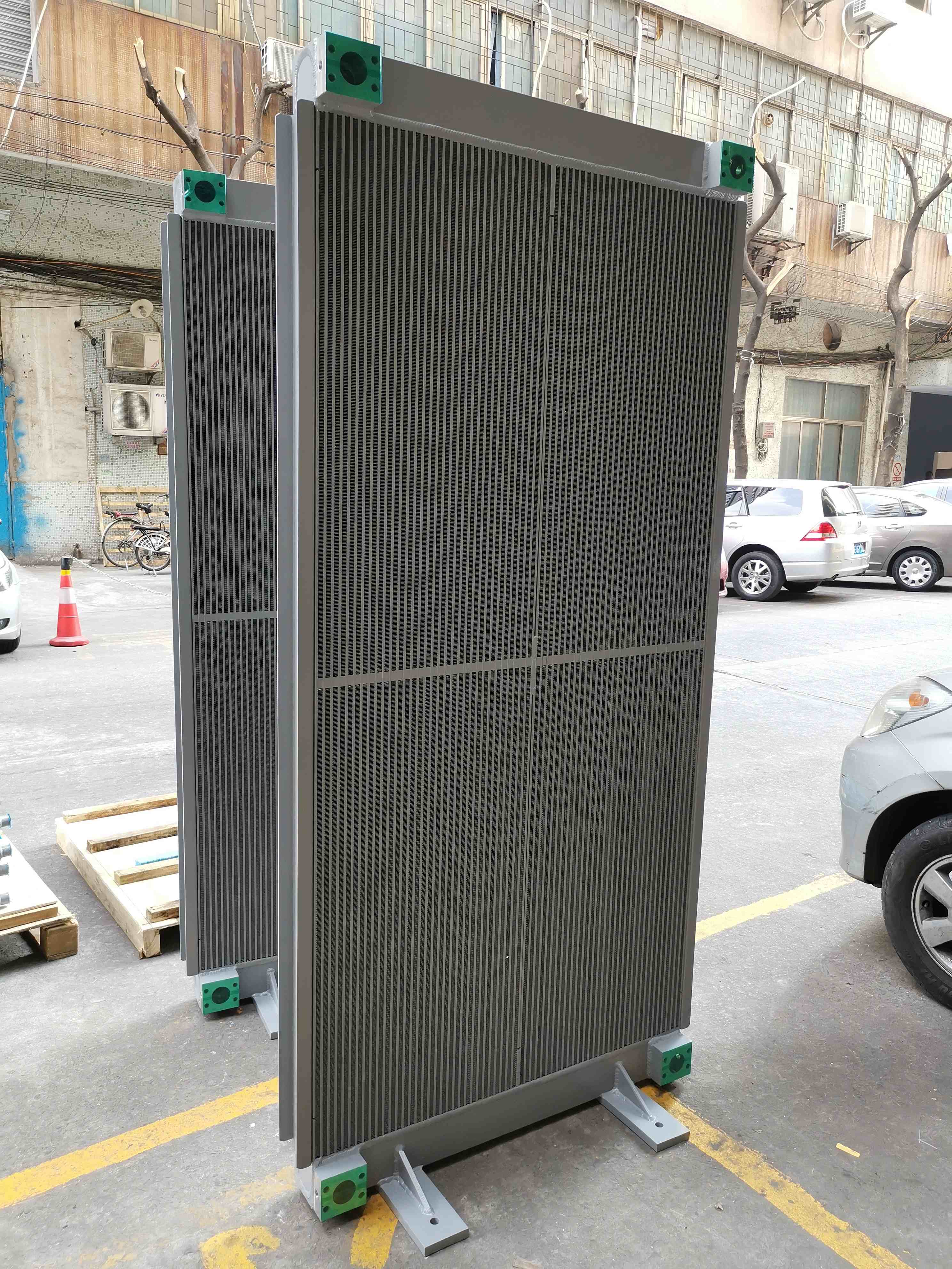 机床及专用机械：<font color='red'>板翅式换热器</font>如何保障加工精度