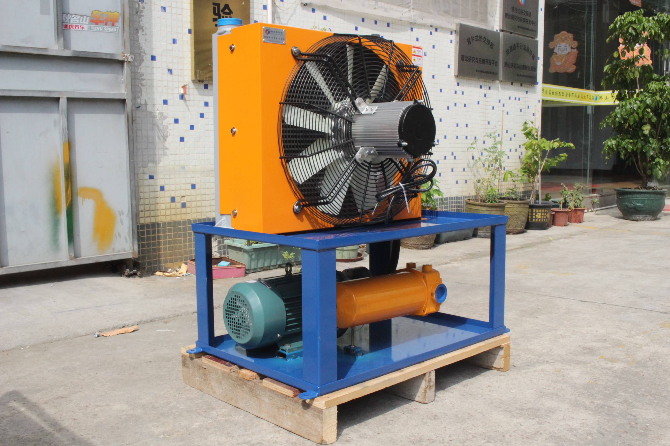 隧道机械：油冷<font color='red'>散热器</font>破解狭小空间散热难题