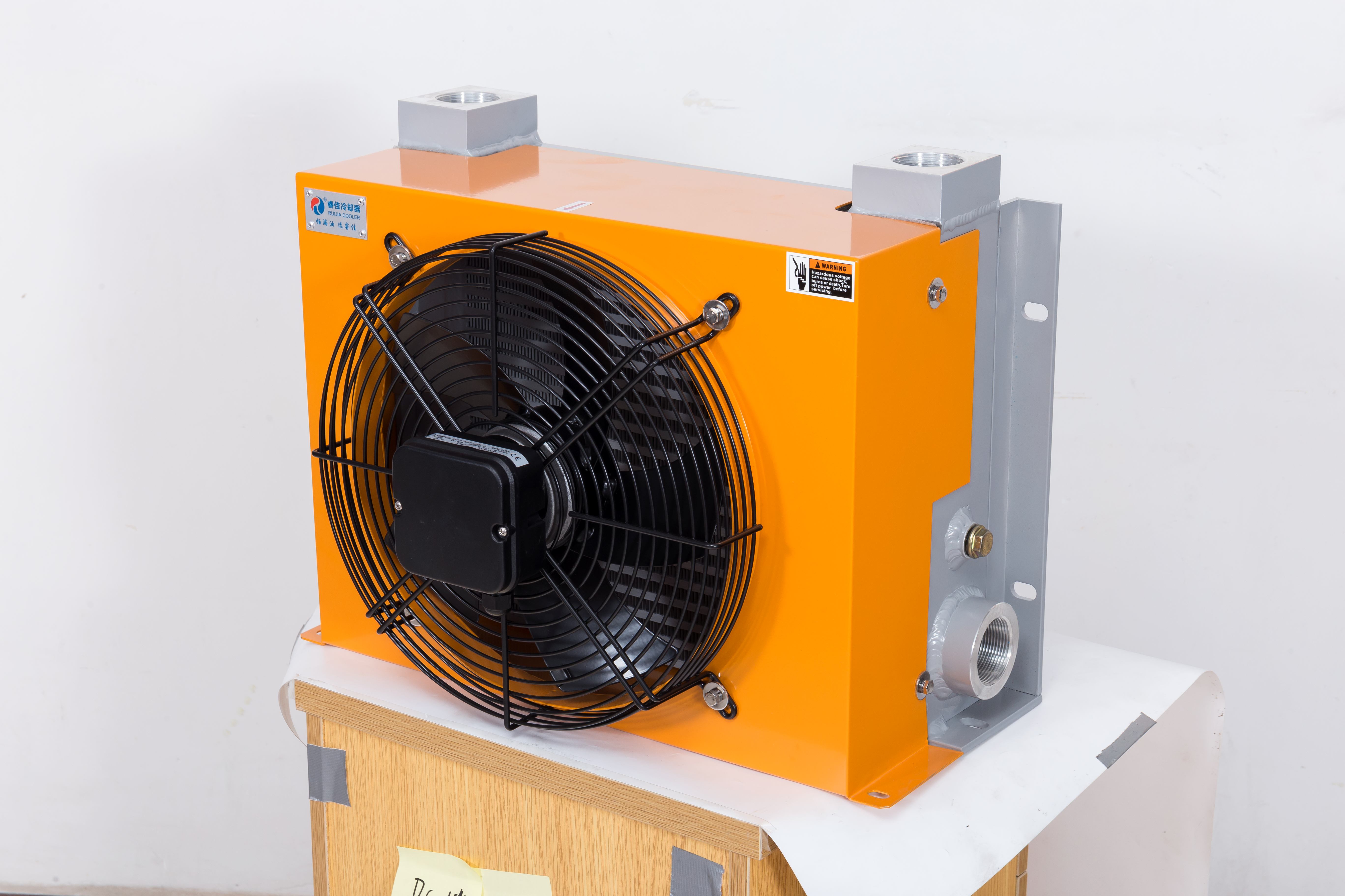 车用<font color='red'>水箱</font>高温怎么办？