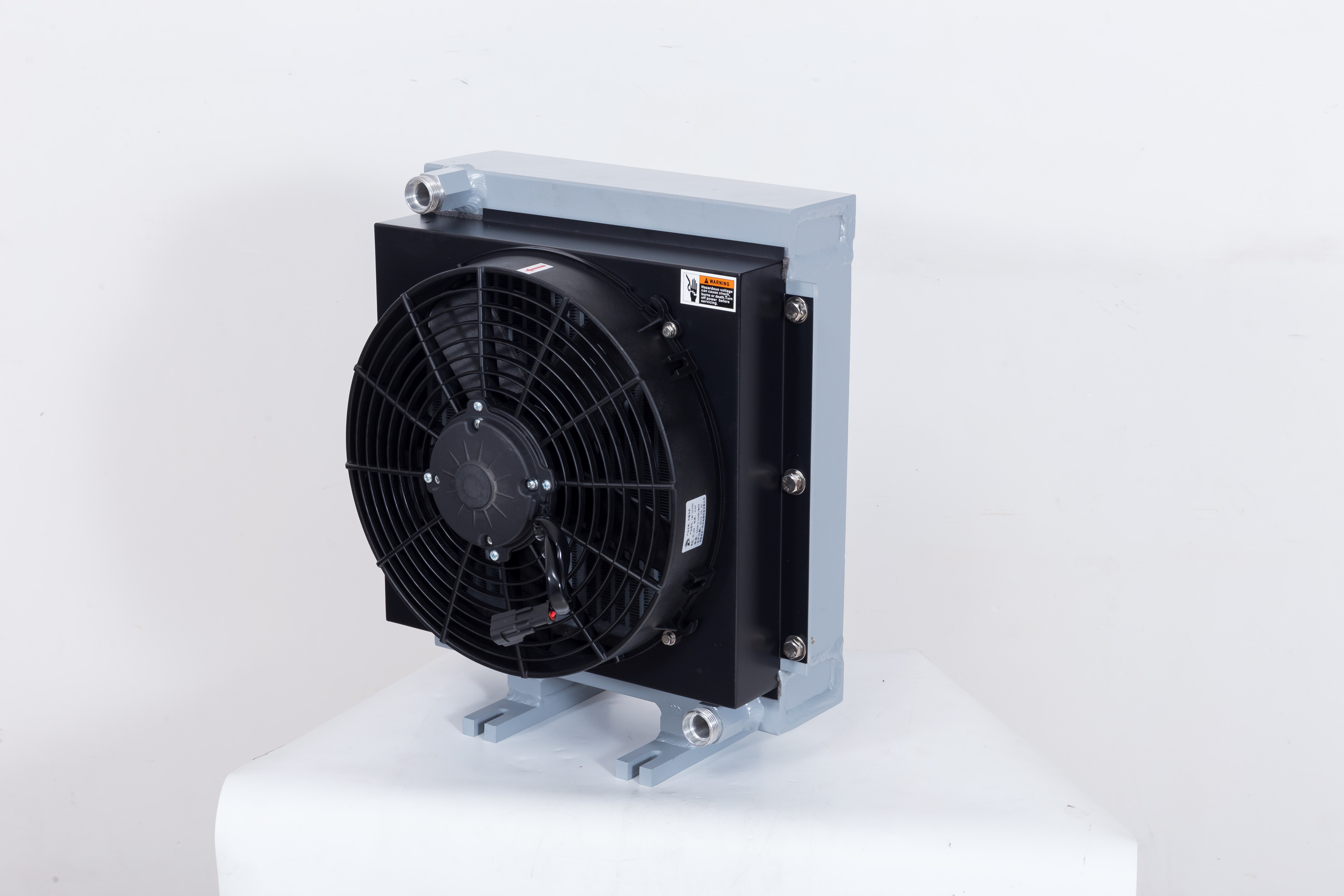 汽车发动机加装<font color='red'>油冷却器</font>有必要吗？油冷器选型避坑指南