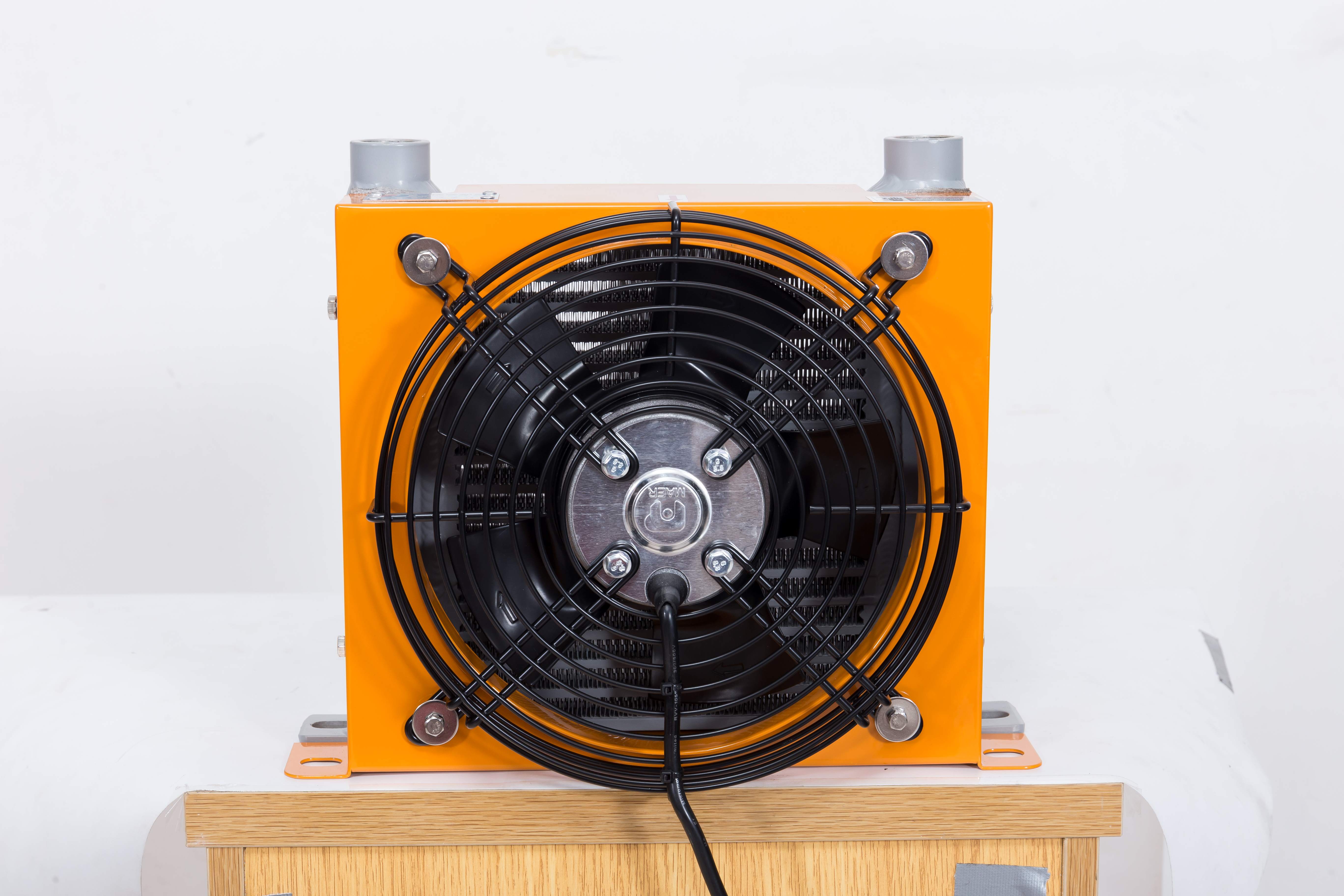 钻机液压油高温如何解决？钻机专用<font color='red'>冷却器选型</font>